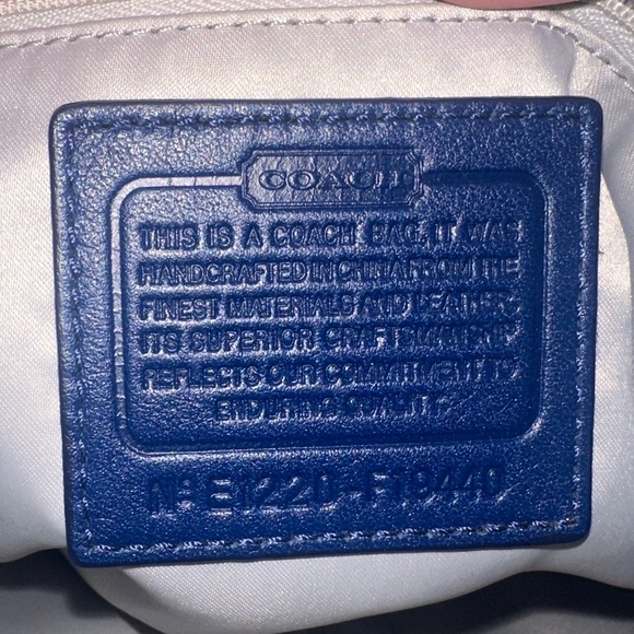 Coach Signature Laura Tote. - Picture 7 of 8